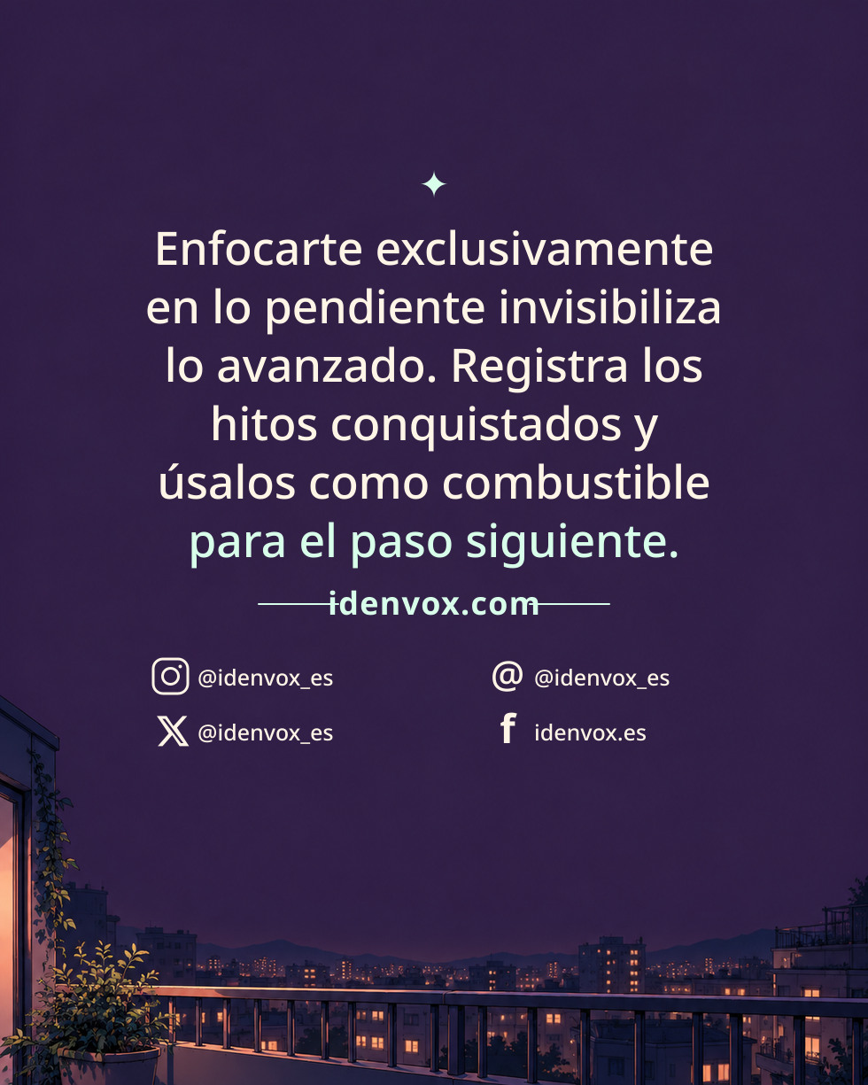 Enfocarte exclusivamente en lo pendiente invisibiliza lo avanzado. Registra los hitos conquistados y úsalos como combustible para el paso siguiente.