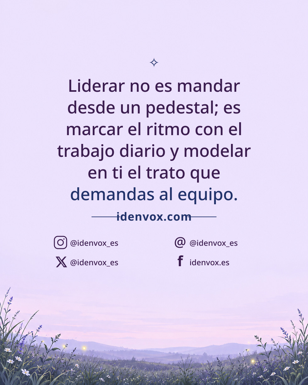 Liderar no es mandar desde un pedestal; es marcar el ritmo con el trabajo diario y modelar en ti el trato que demandas al equipo.