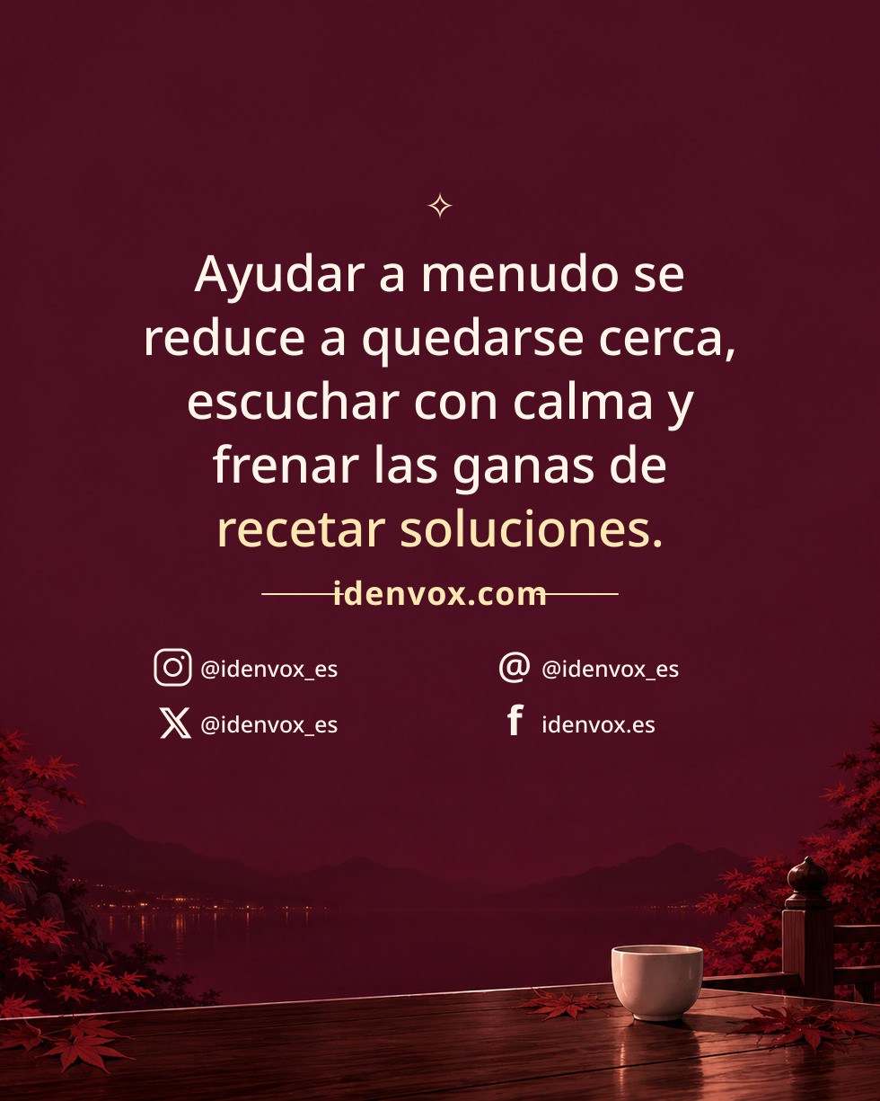 Ayudar a menudo se reduce a quedarse cerca, escuchar con calma y frenar las ganas de recetar soluciones.